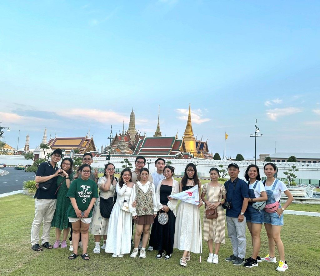 Nhóm khách Vietluxtour tham quan Thái Lan 23-27/3