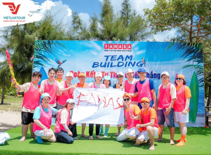 'Đoàn kết - Tự tin - Chiến thắng' cùng Quý Công ty FAHASA tại Nha Trang 27-30/3
